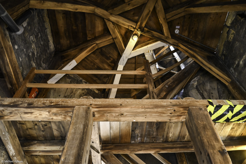 Erfahrungen und Fotos aus Erfurt 11 Erfurt Dachstuhl Ägidienkirche aus Holzbalken – rustikale Holzbalkenstruktur